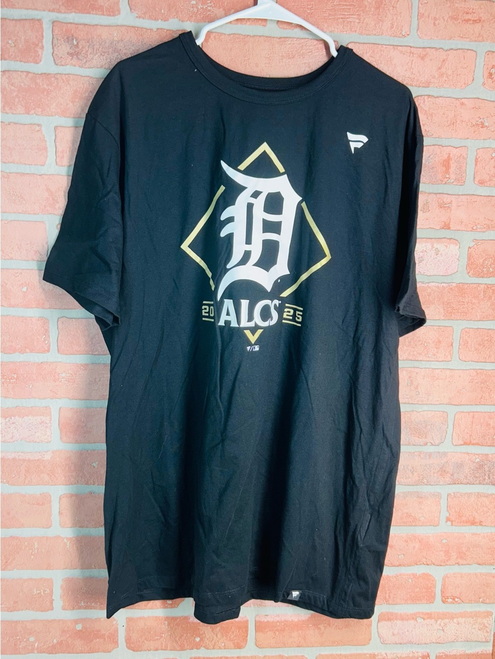 Fanatics Black Detroit 'D' Graphic Short Sleeve Tee ALCS 2025